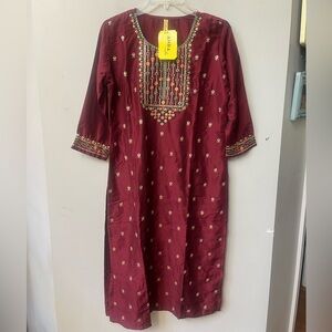 Ahika Silk Blend Embroidered Kurta Womens‎ Medium Maroon Lightweight Comfy Chic